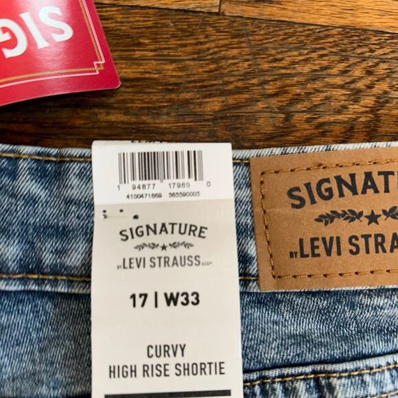 New Levi’s Shorts - Picture 3 of 5